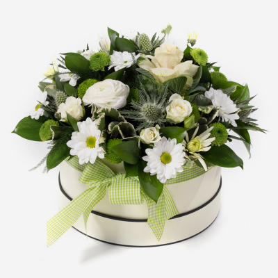 Olivia - A stunning arrangement of luxurious flowers in a white & cream colourway. Made to impress in a stylish hat box.